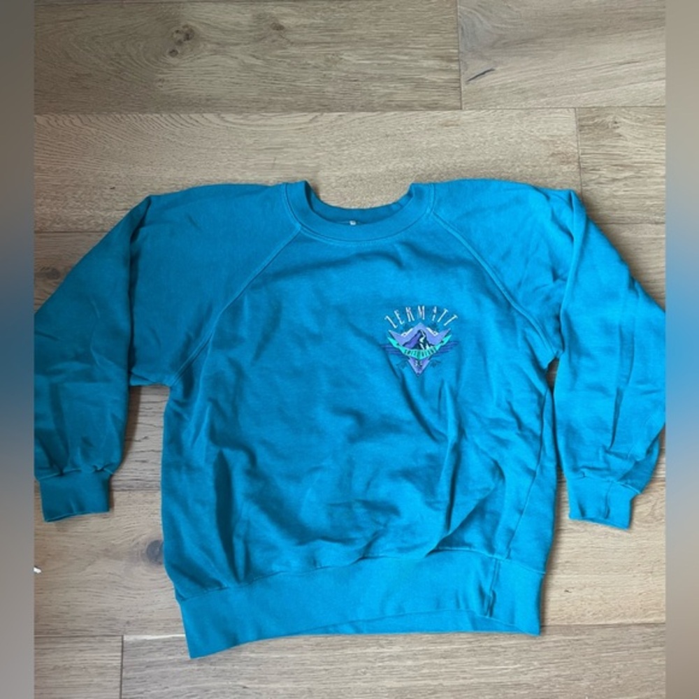 Teal Crewneck Sweatshirt with Small Graphic